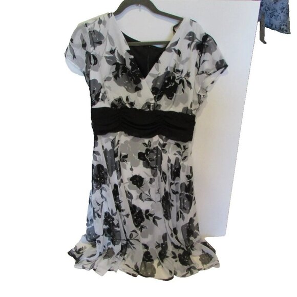 Annected Apparel Floral Dress - Picture 1 of 3